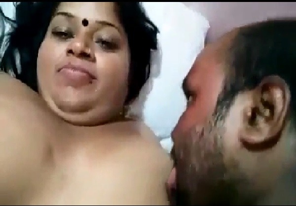 Mature guy sucking boobs of telugu lanja