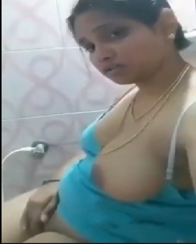 Pedha sollu housewife puku fingering selfie