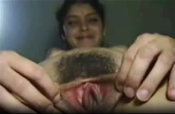 ట్యూషన్‌లో పుకు చూపిస్తున్న ప్రొఫెసర్