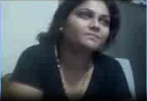 Gowri aunty puku pattuhuni selfie thesindi