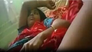 Erra nighty madhavi aunty tho pakkainti vadu dengudu