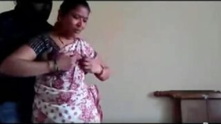 పేద నెల్లూరు తెలుగు ఆంటీ డబ్బు కోసం సెక్స్