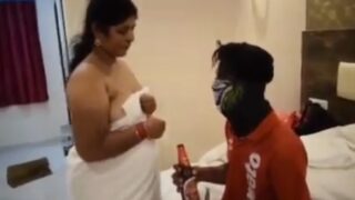 Telugu aunty vindhiya sex with food delivery guy