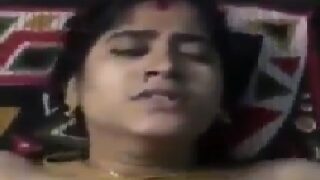 రాజమండ్రి నుండి నగ్నంగా ఉన్న భార్య సెక్స్ చేస్తోంది