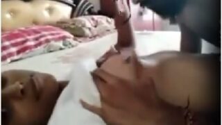 వైజాగ్ అమ్మాయి తను వక్షోజాలు చప్పరించే వీడియో