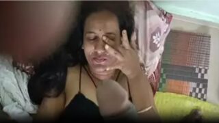 నిద్రపోతున్న ముదురు అమ్మాయి బృందతో సెక్స్