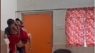 హిందీ పనిమనిషితో సెక్స్ చేస్తున్న తెలుగు వ్యక్తి వీడియో