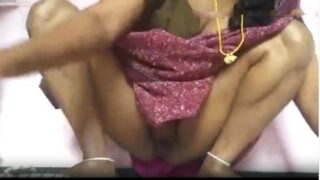 Telugu panimanshi aunty puku chupinchi iron chesina mms