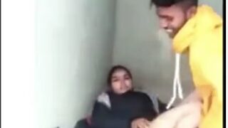 Vizag telugu ammayi lover tho sex chesi dorihina mms